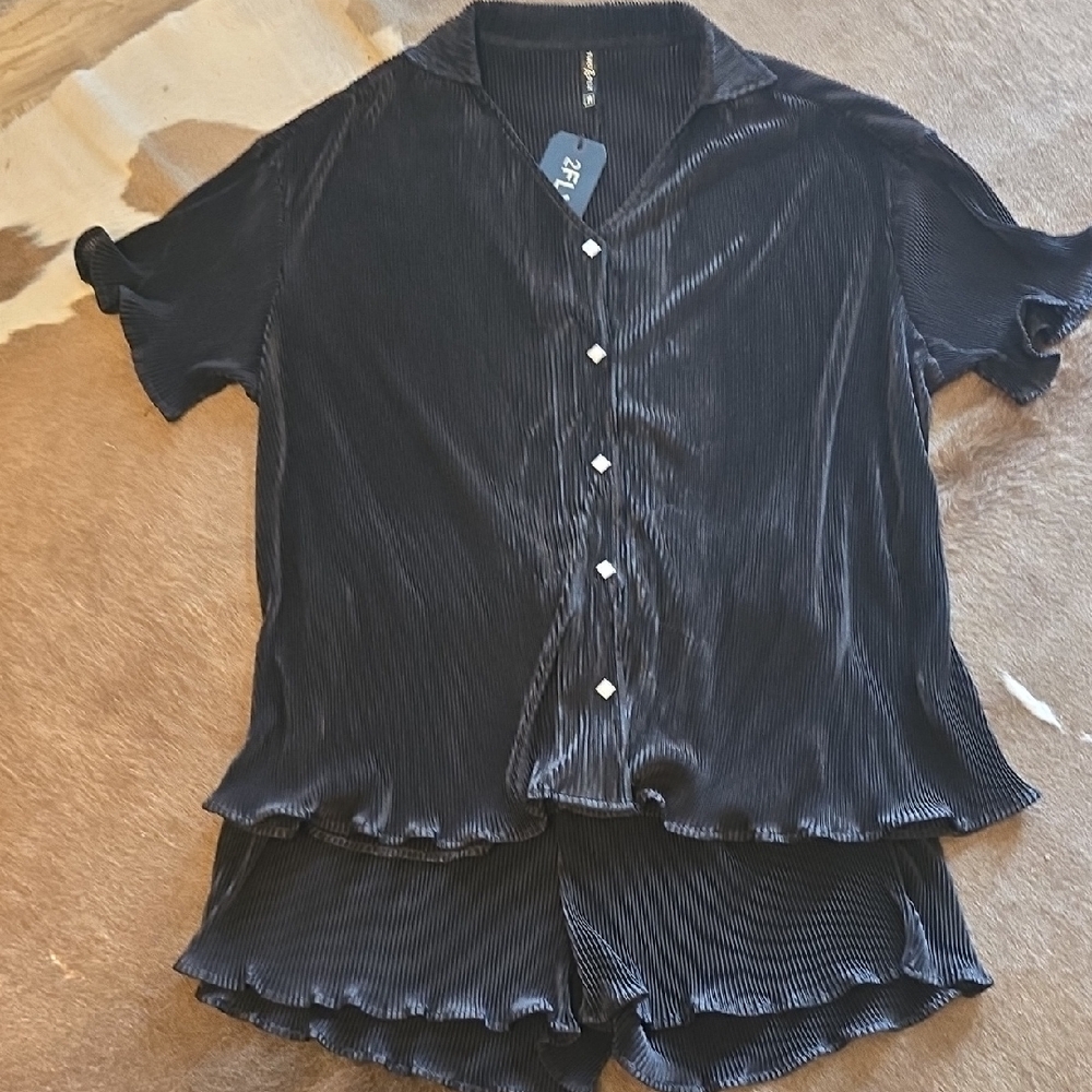 Natori Black Pleated Pajama Set